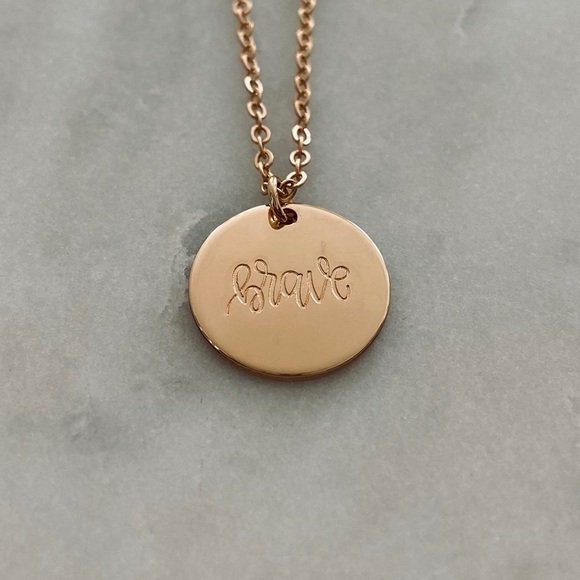 Brave pendant necklace - Picture 6 of 7